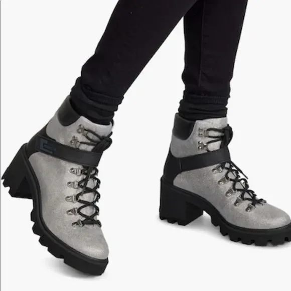 Moncler Carol hiking boot. Brand new in original box 9.5 - Picture 2 of 16